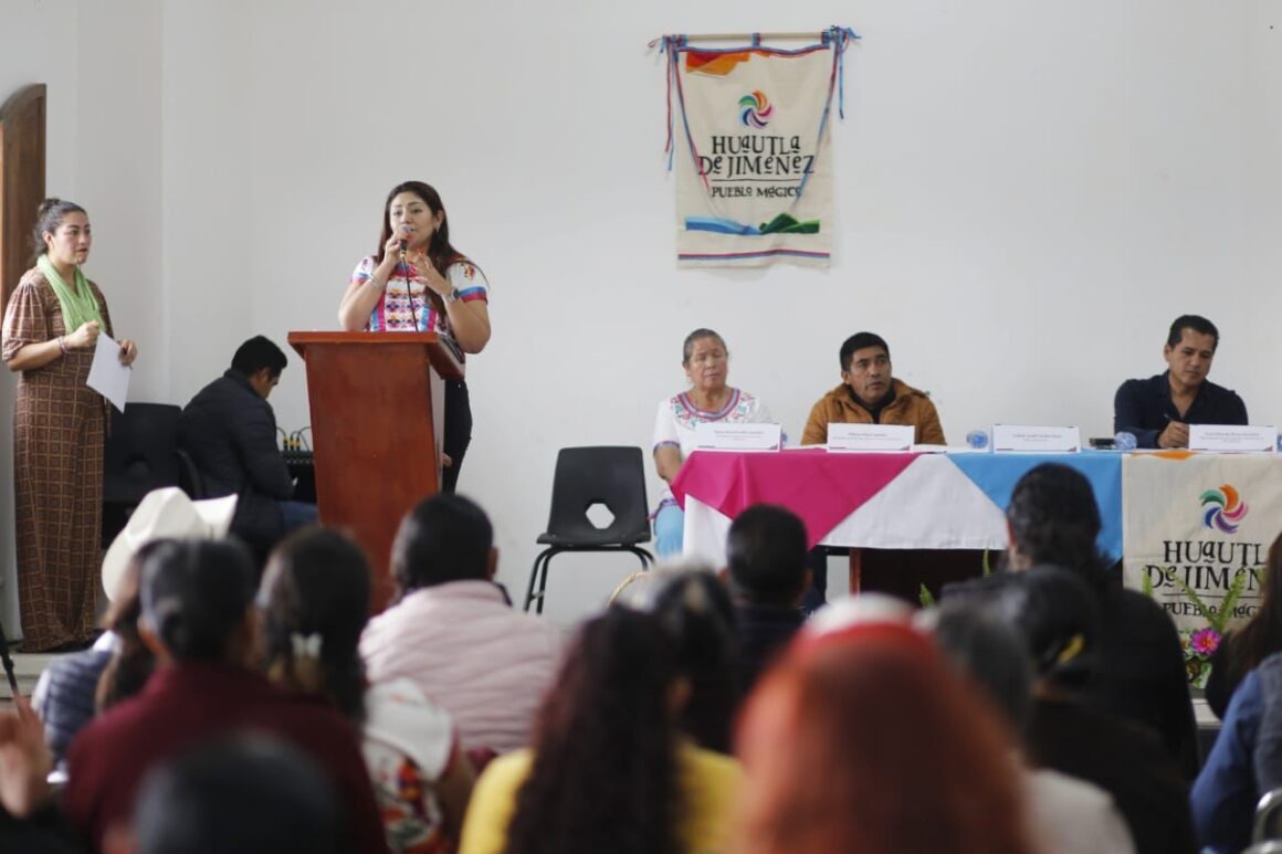 Liz Concha participó en el VIII Foro para la Reforma a Ley de Turismo realizado en Huautla de Jiménez  