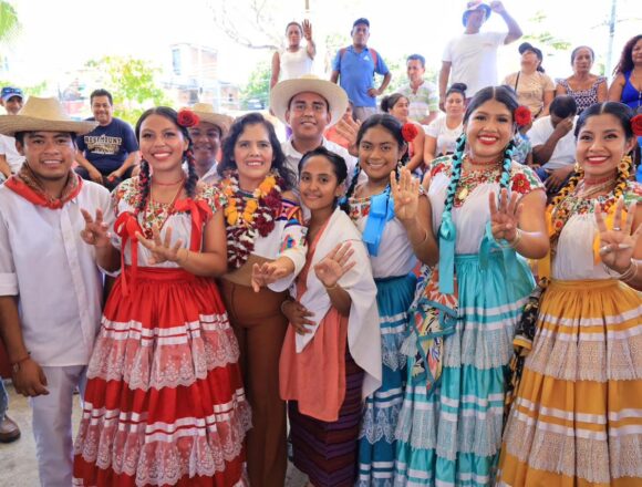 Lleva Laura Estrada y Antonino Morales el mensaje de esperanza a pueblos de la Costa