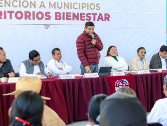 Refrenda Salomón Jara compromiso para sacar de la pobreza a Santa María Ixcatlán