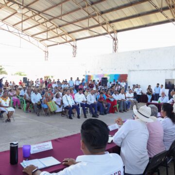 Impulsa Gobierno de Oaxaca acciones en Santiago Llano Grande para mejorar condiciones de vida de sus habitantes