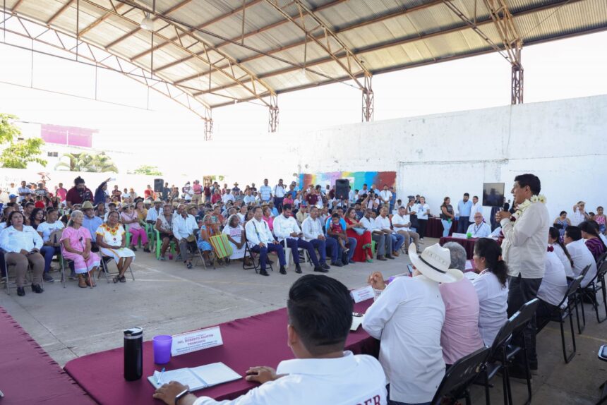 Impulsa Gobierno de Oaxaca acciones en Santiago Llano Grande para mejorar condiciones de vida de sus habitantes