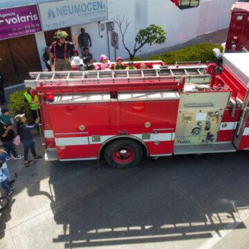 Interactúa Heroico Cuerpo de Bomberos con niñas y niños oaxaqueños