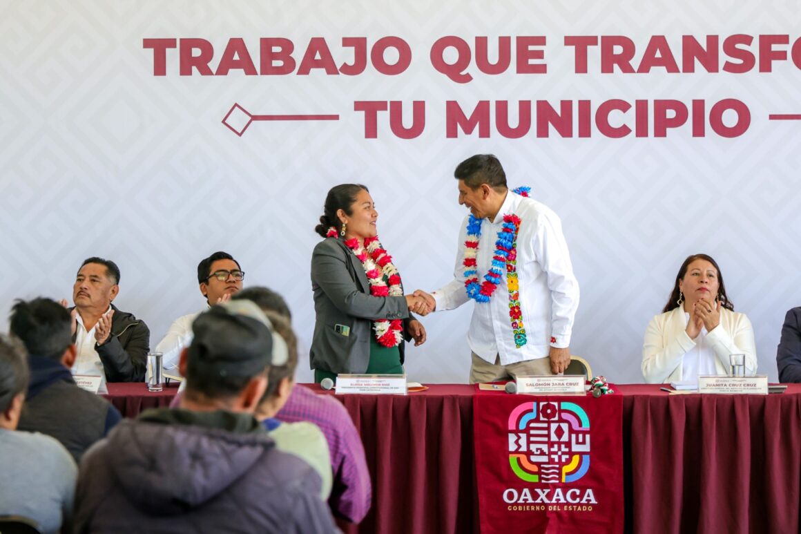 Apoya Gobierno Estatal a San Juan Lachigalla con más de 16 mdp