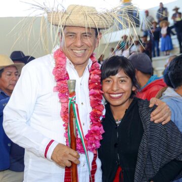 Invierte Gobierno Estatal en educación, agua y vivienda de Santa María Yosoyúa