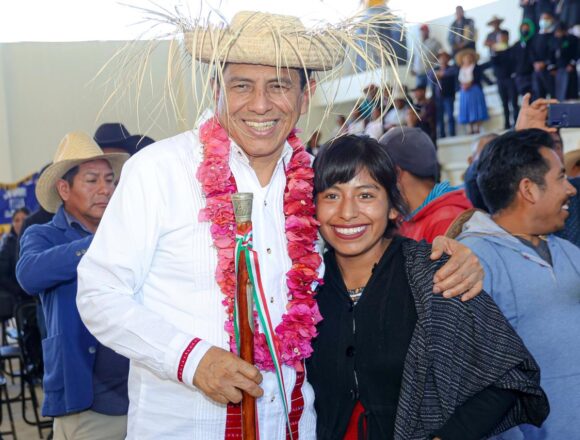 Invierte Gobierno Estatal en educación, agua y vivienda de Santa María Yosoyúa