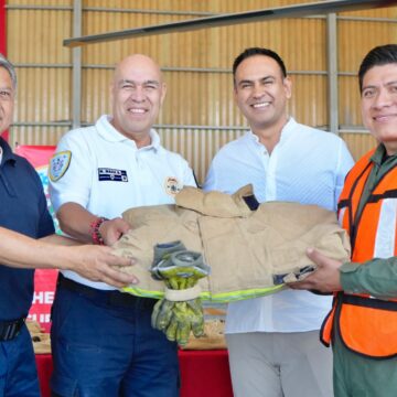 Entrega Gobierno del Estado equipos de protección contra incendios a elementos del Hangar Oficial