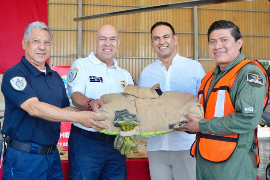 Entrega Gobierno del Estado equipos de protección contra incendios a elementos del Hangar Oficial