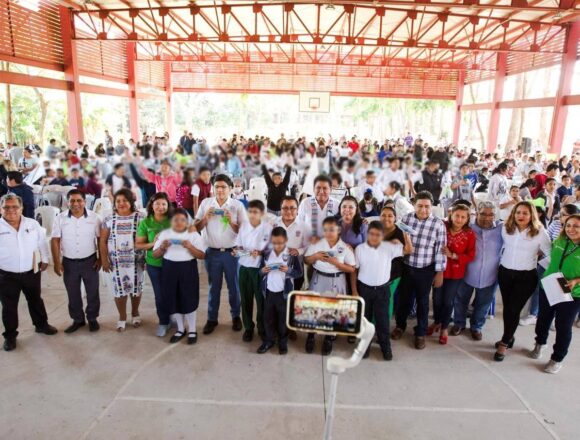 Reciben lentes gratuitos 733 estudiantes de educación básica de Tuxtepec