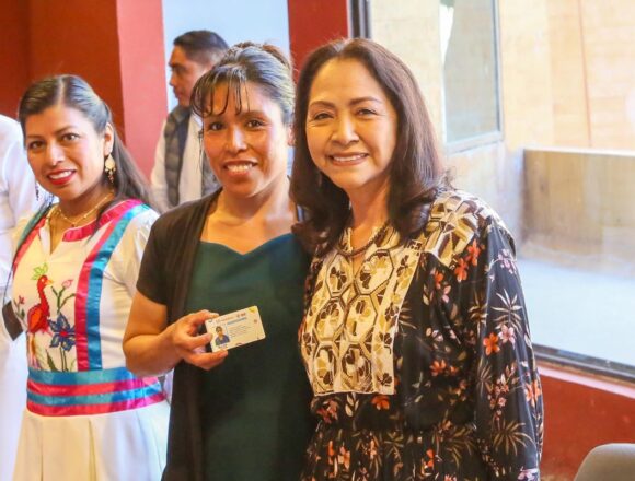Entrega DIF Oaxaca acreditaciones a Comités DIF Municipales de Sistemas Normativos Indígenas