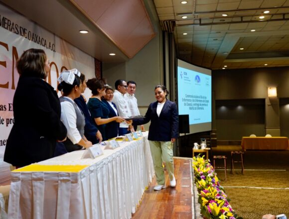 Reconocen a profesionales de enfermería en Oaxaca