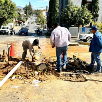 Atiende Soapa fuga de agua en la zona norte de la capital