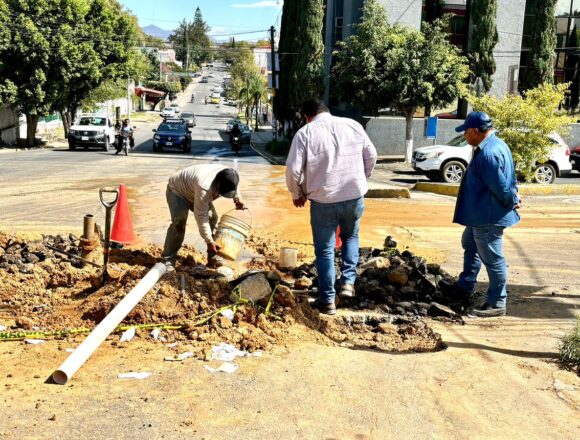 Atiende Soapa fuga de agua en la zona norte de la capital