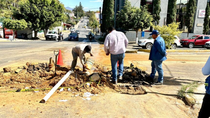 Atiende Soapa fuga de agua en la zona norte de la capital