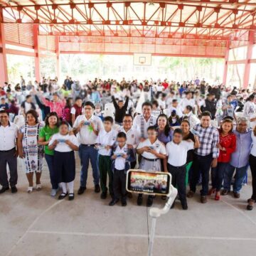 Reciben lentes gratuitos 733 estudiantes de educación básica de Tuxtepec