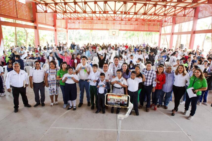 Reciben lentes gratuitos 733 estudiantes de educación básica de Tuxtepec