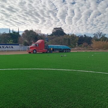 Construye IEEPO campo de fútbol soccer en el CRENO