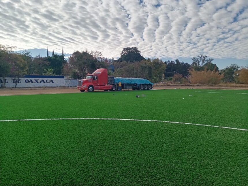 Construye IEEPO campo de fútbol soccer en el CRENO