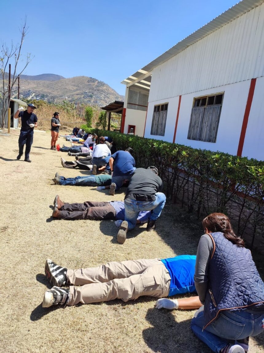 Capacitan a Brigadas Internas de Protección Civil del hospital Aurelio Valdivieso