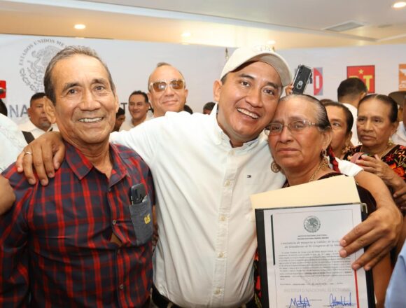 Histórico triunfo de Nino Morales en las urnas; recibe constancia de mayoría