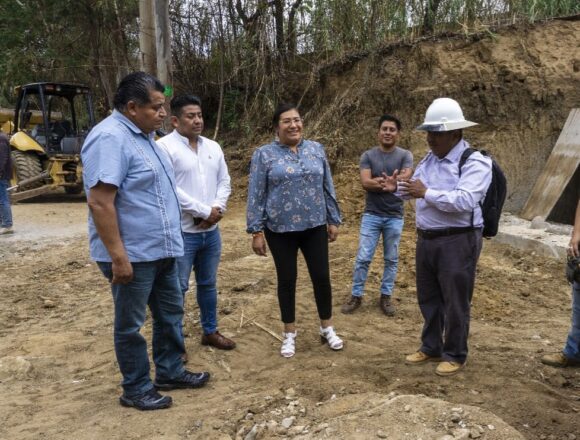 Gaby Díaz, Municipal de San Jacinto Amilpas, instruye el desazolve de los arroyos de la Municipalidad.