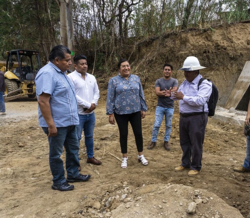 Gaby Díaz, Municipal de San Jacinto Amilpas, instruye el desazolve de los arroyos de la Municipalidad.