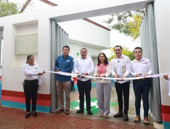 Presidenta del DIF Oaxaca y autoridades municipales, inauguran UBR en Xoxo