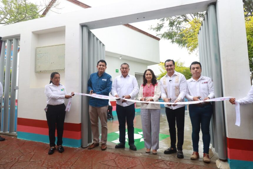 Presidenta del DIF Oaxaca y autoridades municipales, inauguran UBR en Xoxo