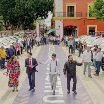 Dignifica Gobierno de Oaxaca labor policial en municipios con vehículos equipados