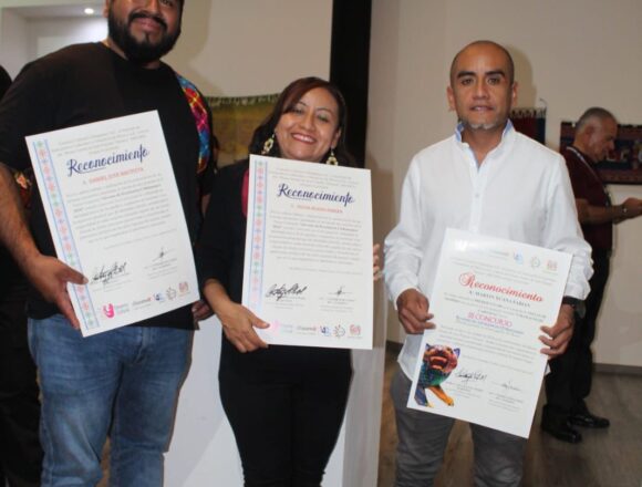 Entregan distintivo a personas ganadoras del Tercer concurso Jóvenes de Excelencia Citibanamex (3) Entregan distintivos a personas ganadoras del tercer concurso Jóvenes de Excelencia Citibanamex