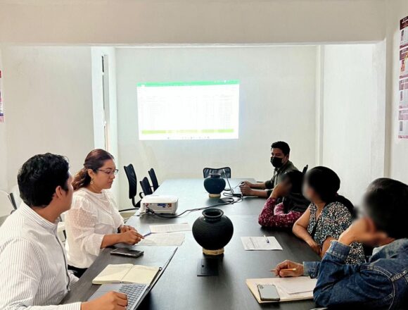 Se reúnen funcionarios del Gobierno de Oaxaca con familiares de Sandra Estéfana D. M.