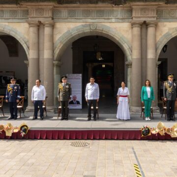 Con fervor patrio familias oaxaqueñas disfrutan del Desfile Cívico Militar