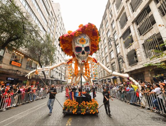 Desfile 2 Deslumbra Oaxaca en Desfile del Día de Muertos en la CDMX