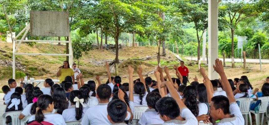 Imparte IEEPO talleres para mejorar la convivencia escolar en planteles de educación básica