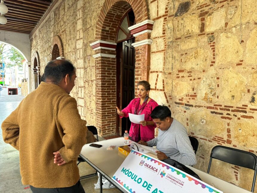 Periodistas de la Mixteca entregan documentación para su incorporación al Seguro Social