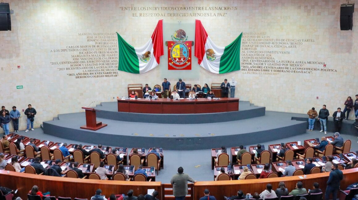 Turnan a comisiones iniciativas de Paquete Económico de Oaxaca para 2025