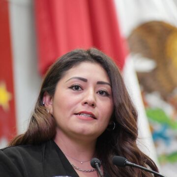 Liz Concha impulsa reforma para fortalecer la industria del mezcal