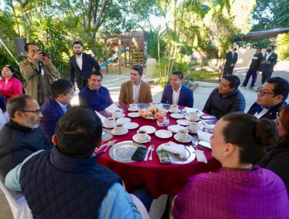 Sostiene Congreso de Oaxaca fraternal encuentro con medios de comunicación