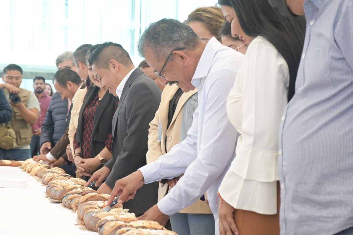 Comparte Congreso de Oaxaca tradicional rosca de Reyes