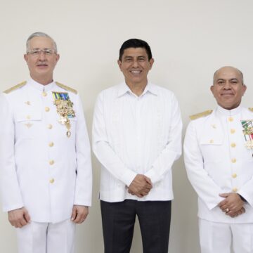 Atestigua Gobernador de Oaxaca toma de protesta de nuevo Comandante de la Décima Región Naval