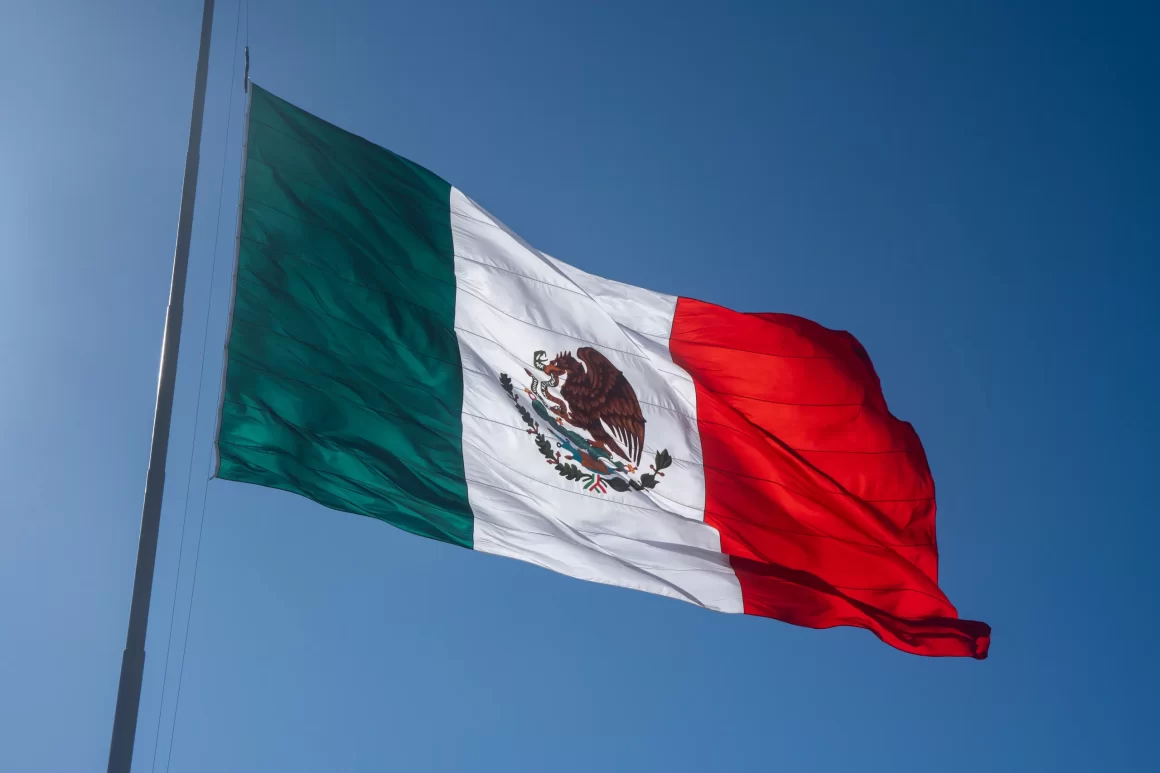 La Bandera Mexicana: Símbolo de Unidad en Tiempos de División