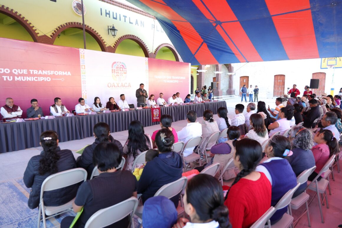  Gobierno de Oaxaca transforma la realidad de Santiago Ihuitlán Plumas