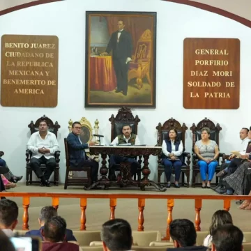 Cabildo de Oaxaca de Juárez sesiona y aprueba ocho dictámenes en cartera