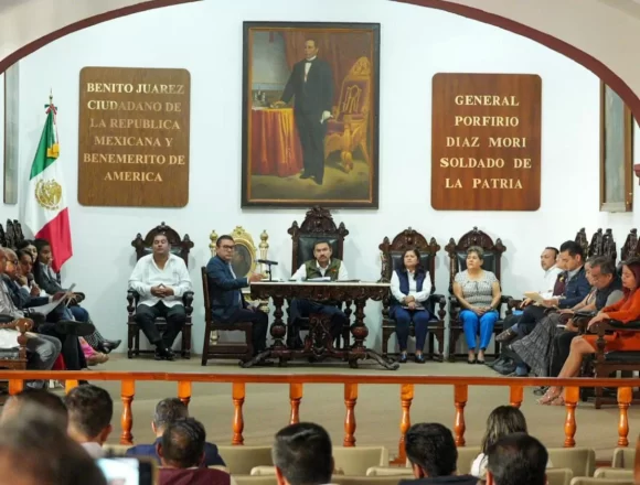 Cabildo de Oaxaca de Juárez sesiona y aprueba ocho dictámenes en cartera