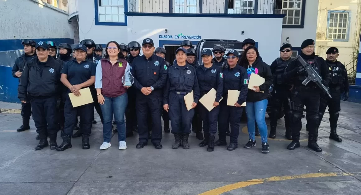 Reconocen esfuerzo de integrantes del equipo de basquetbol femenil de la Secretaría de Seguridad Vecinal