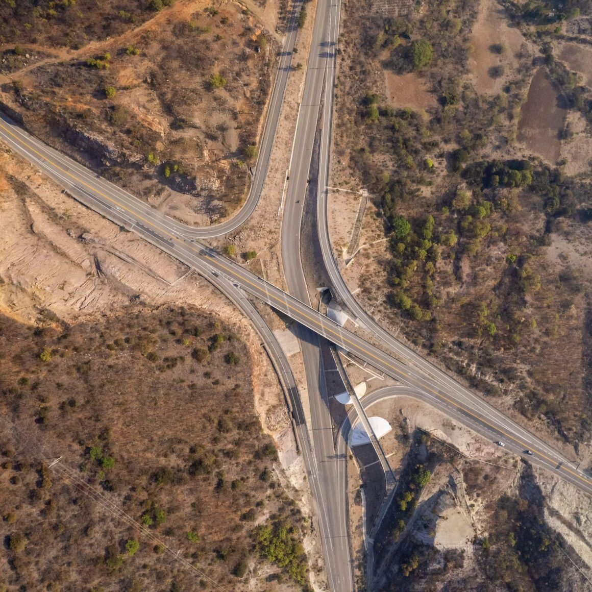 La nueva carretera Mitla-Tehuantepec será fundamental para consolidar el desarrollo regional: Sedeco