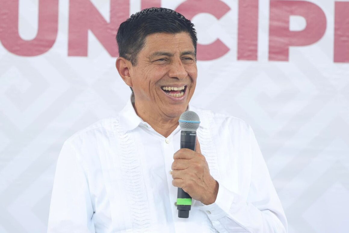 Mejora Primavera Oaxaqueña calidad de vida en San Juan Chicomezúchil con obras y acciones