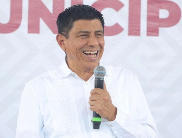 Mejora Primavera Oaxaqueña calidad de vida en San Juan Chicomezúchil con obras y acciones