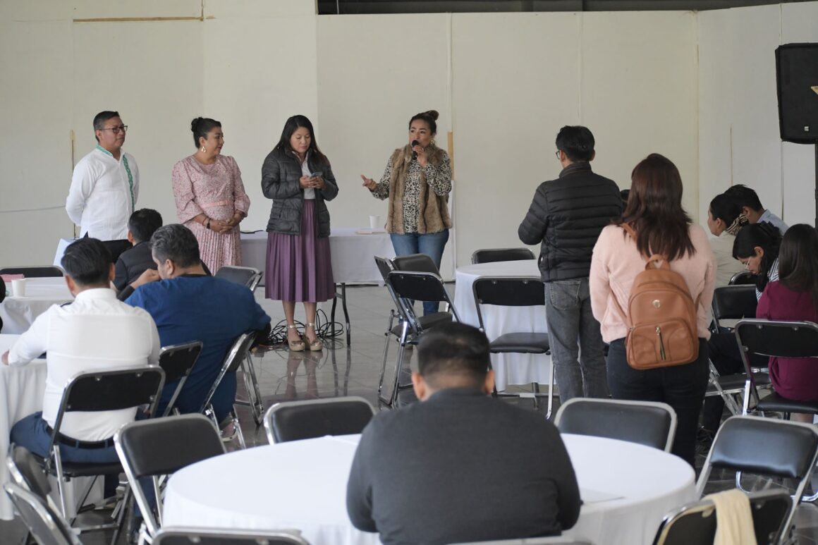 Imparten mesa de diálogo sobre violencia y feminicidio en el Congreso de Oaxaca