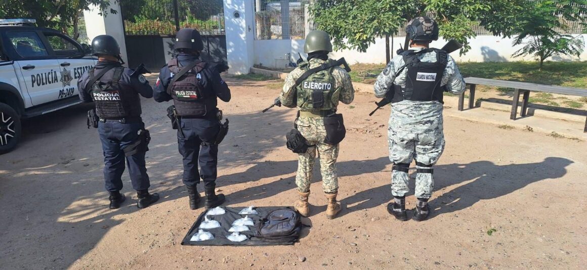 Policía Estatal asegura dosis de presuntas drogas en Juchitán de Zaragoza
