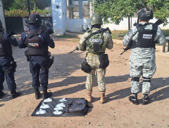 SSPC (1) Policía Estatal asegura dosis de presuntas drogas en Juchitán de Zaragoza